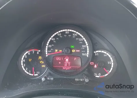 2015 Volkswagen Beetle 1.8T Fleet Edition z USA, uszkodzony, nr VIN 3VWF17AT0FM654895